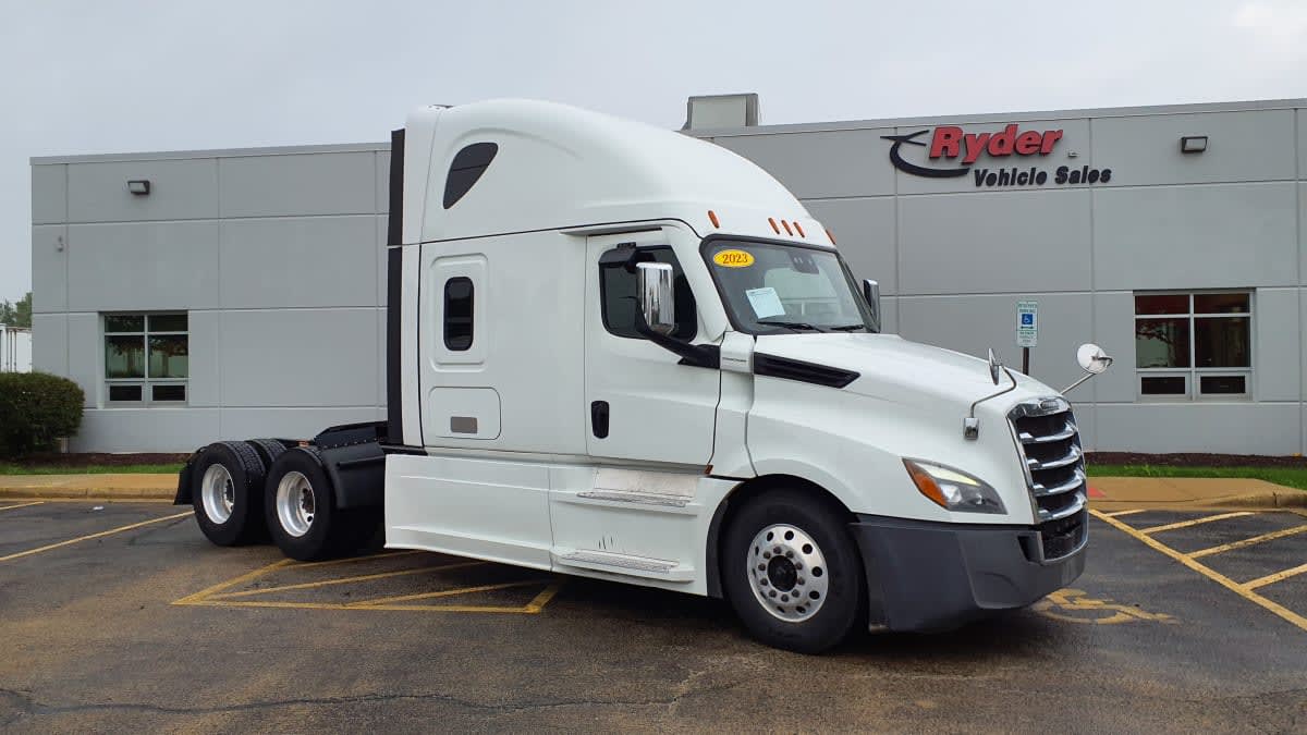 2023 Freightliner Cascadia in Bolingbrook, IL — photo 3