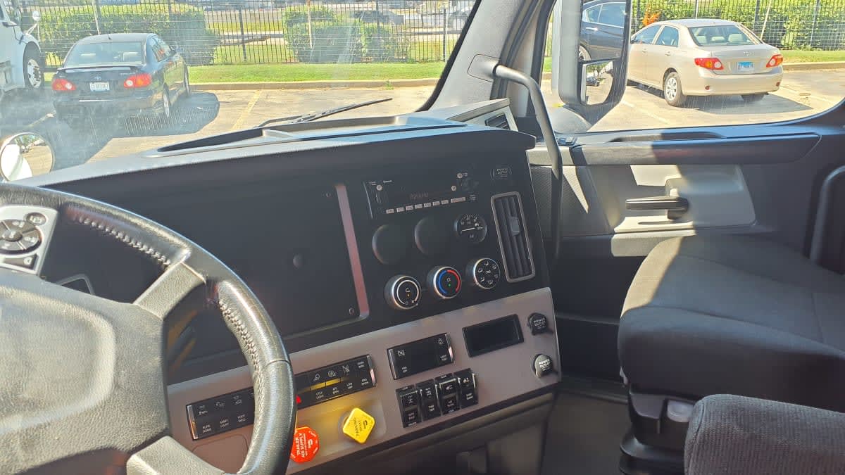 2023 Freightliner Cascadia in Bolingbrook, IL — photo 7