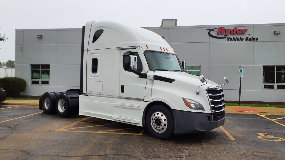 2023 Freightliner Cascadia in Bolingbrook, IL — photo 3