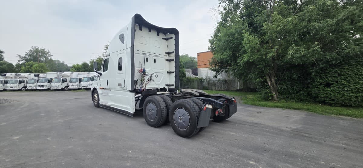 2023 Freightliner Cascadia in Bensalem, PA — photo 6