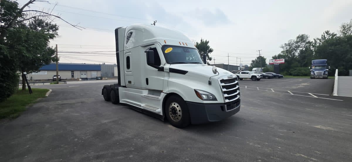 2023 Freightliner Cascadia in Bensalem, PA — photo 3