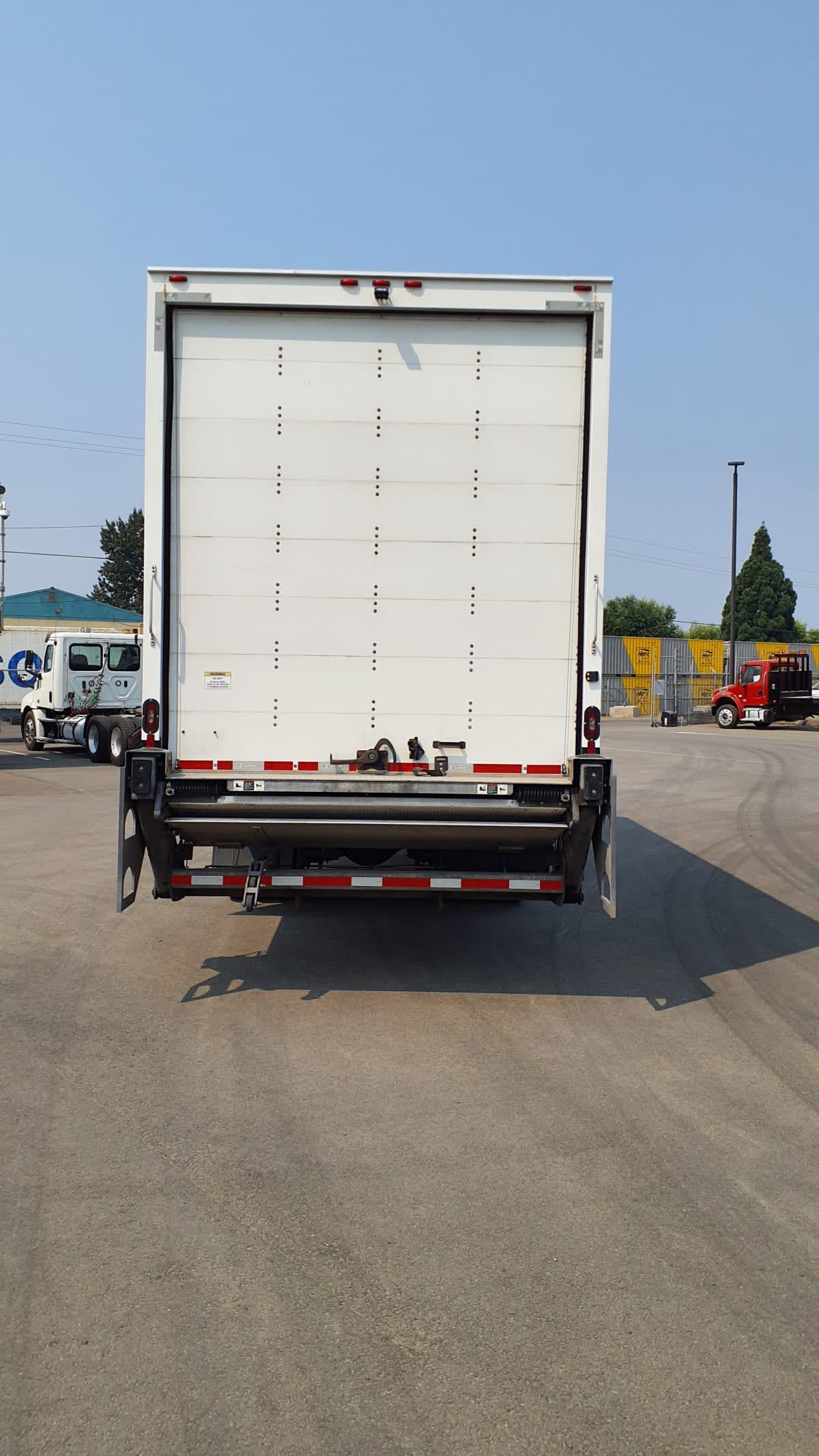 2023 Freightliner/Mercedes M2 106 405244