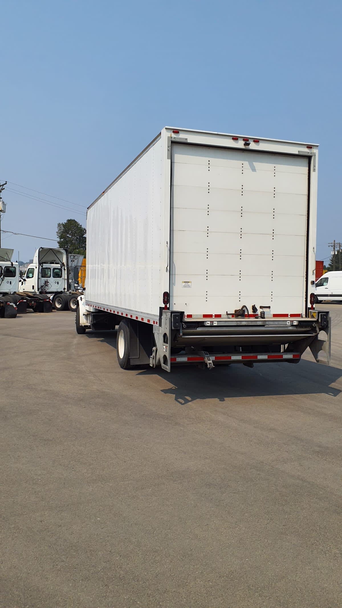 2023 Freightliner/Mercedes M2 106 405244