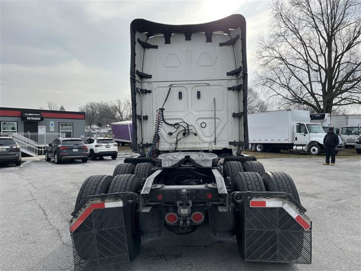 2023 Freightliner - image 5