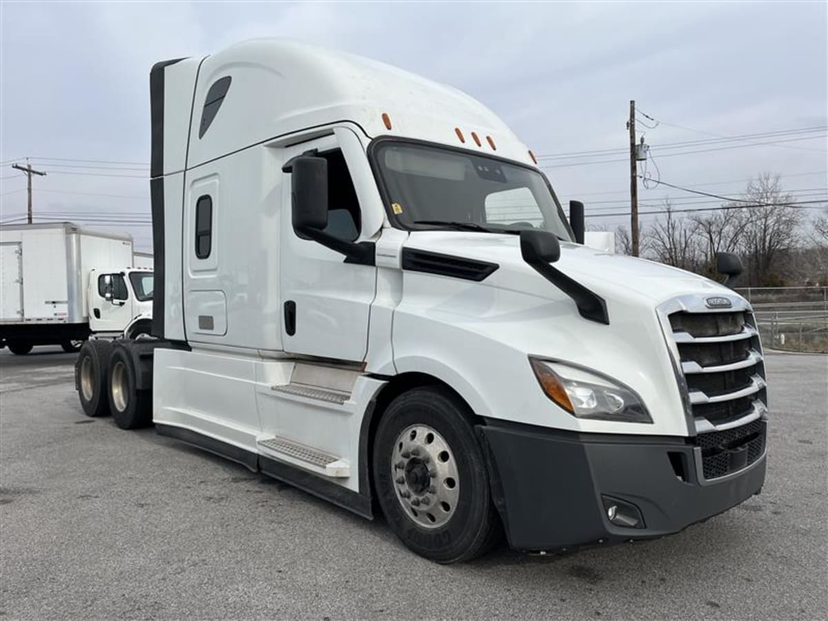 2023 Freightliner - image 3