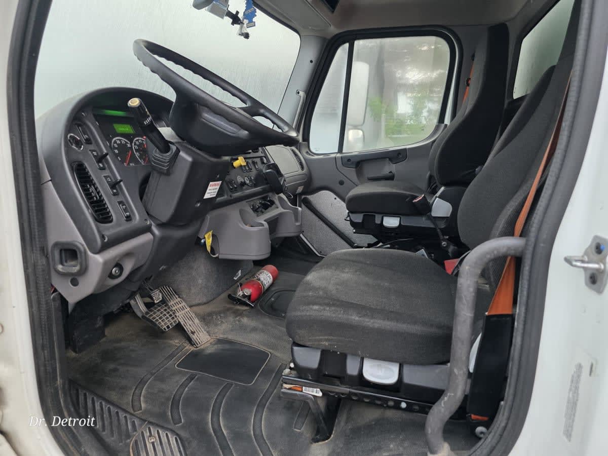 2023 Freightliner/Mercedes M2 106 408071