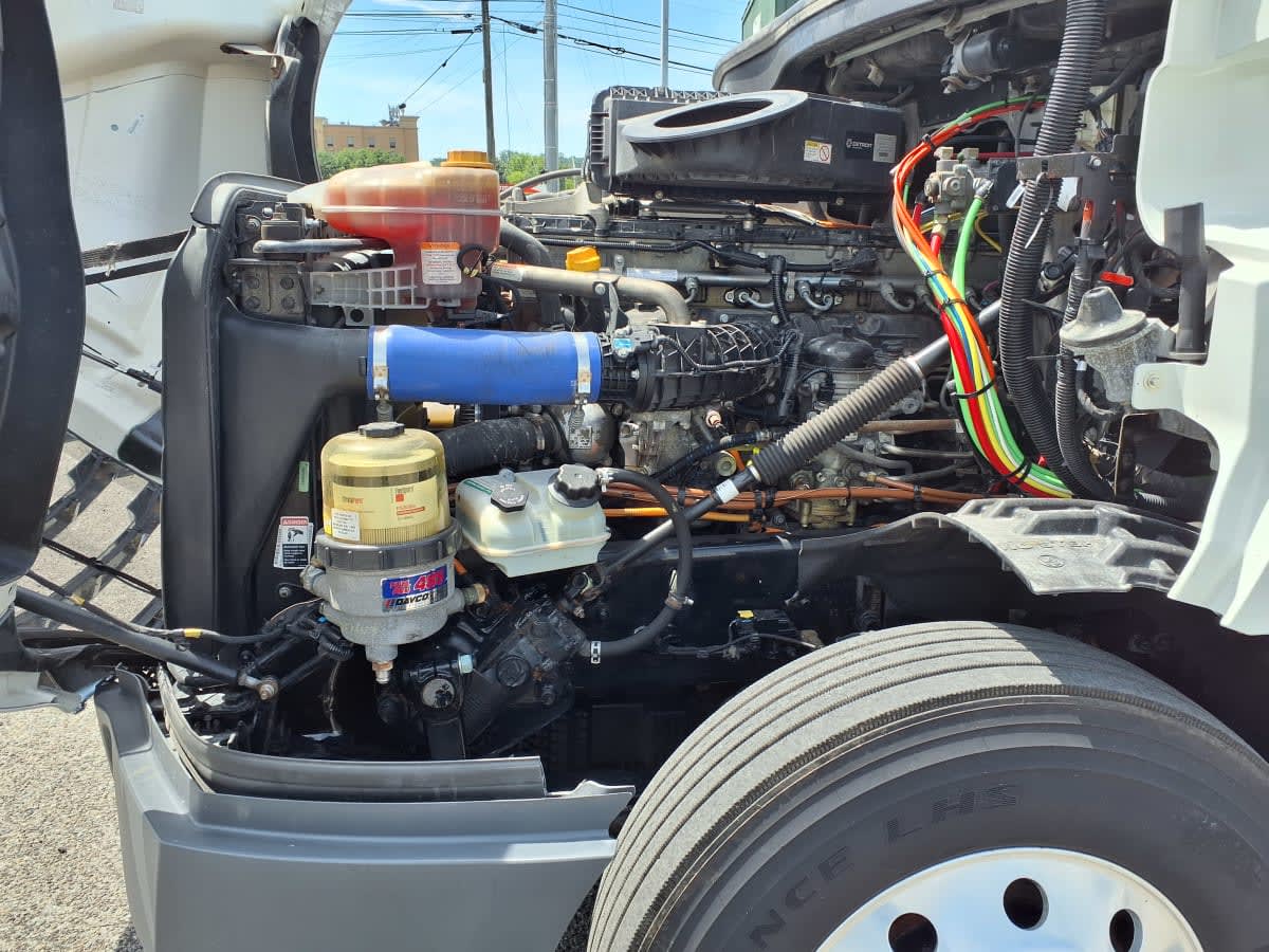 2023 Freightliner Cascadia in Knoxville, TN — photo 8