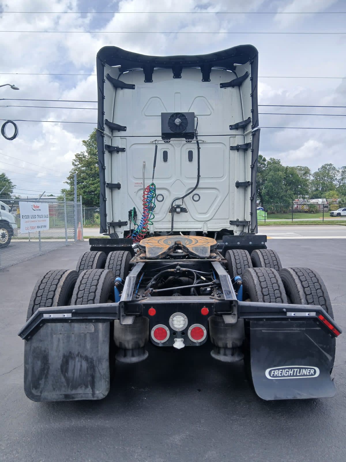 2023 Freightliner Cascadia in Jacksonville, FL — photo 5
