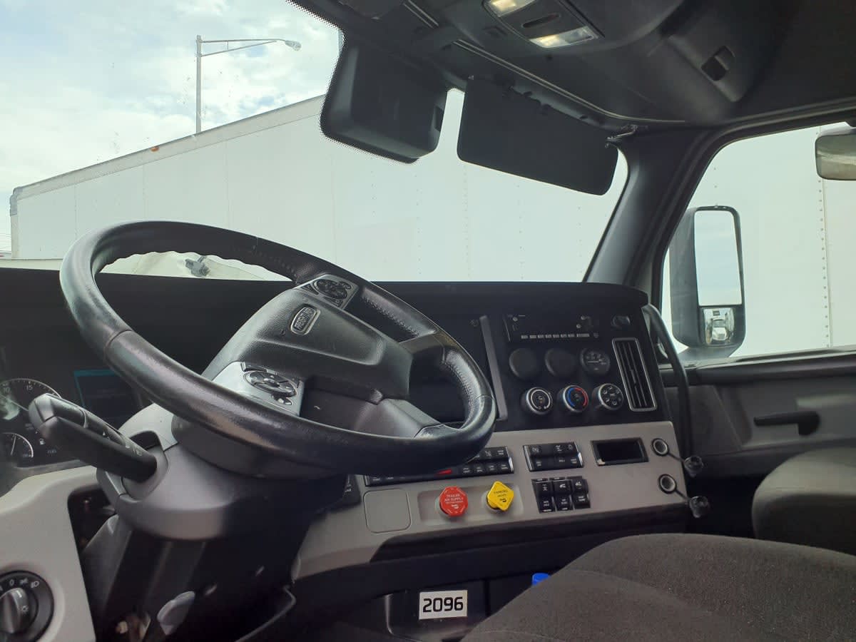 2023 Freightliner Cascadia in Miami, FL — photo 7