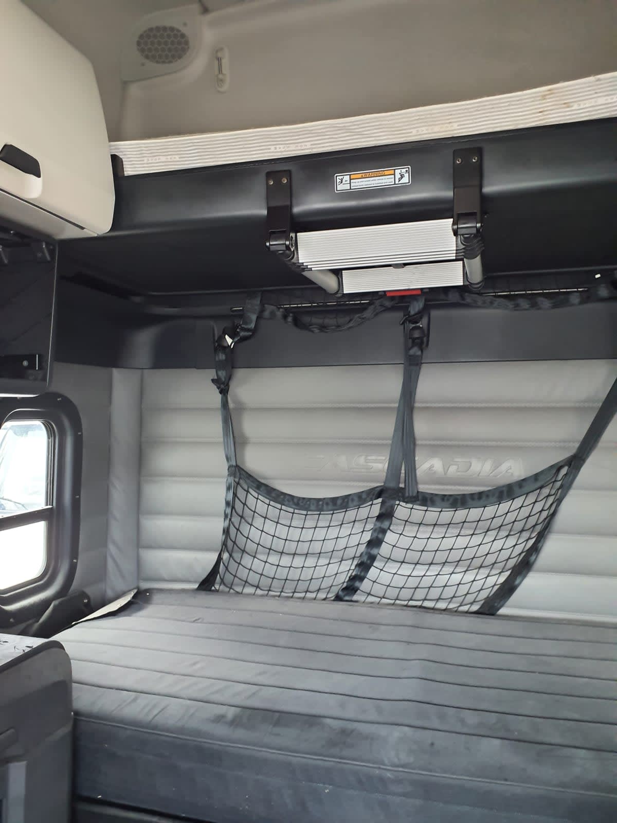 2023 Freightliner Cascadia in Miami, FL — photo 8