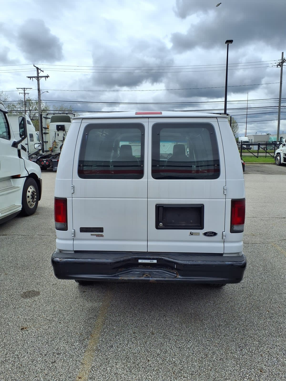 2011 Ford Motor Company E-350 ECONOLINE 411777
