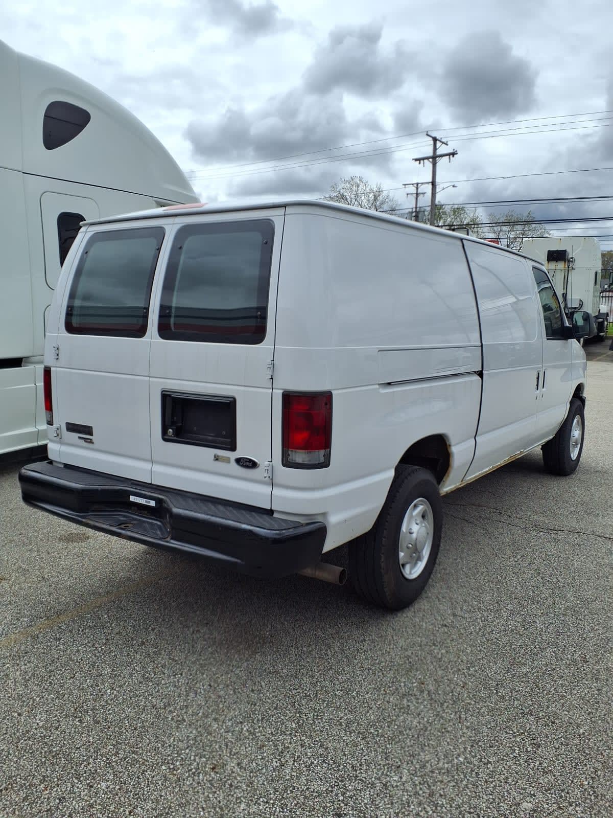 2011 Ford Motor Company E-350 ECONOLINE 411777