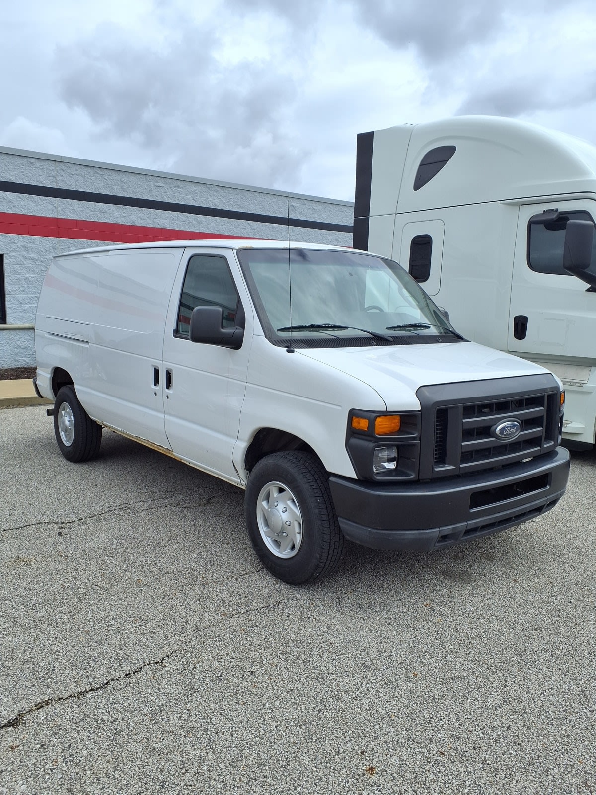 2011 Ford Motor Company E-350 ECONOLINE 411777
