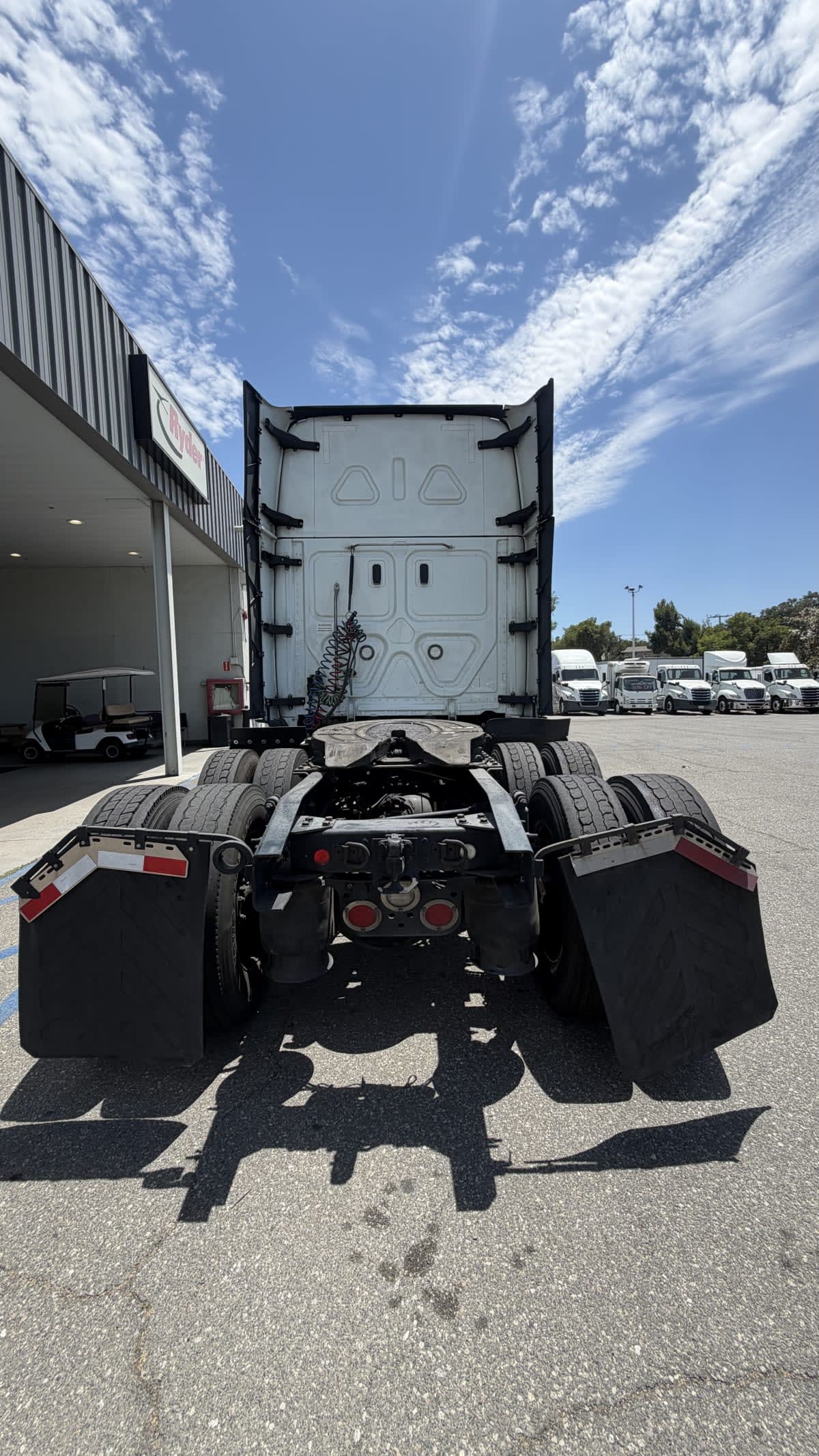2023 Freightliner Cascadia in Pomona, CA — photo 5