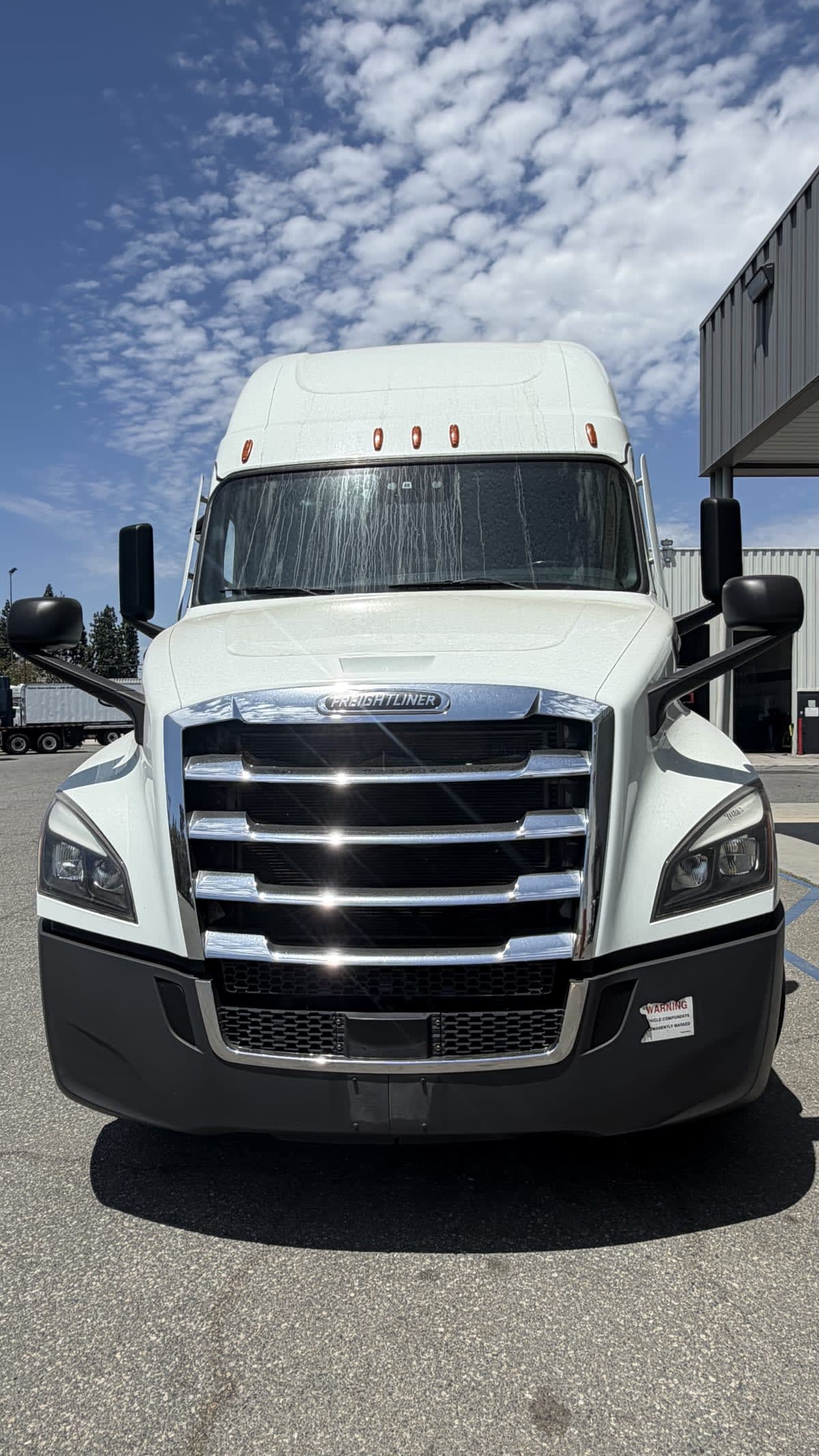 2023 Freightliner Cascadia in Pomona, CA — photo 2