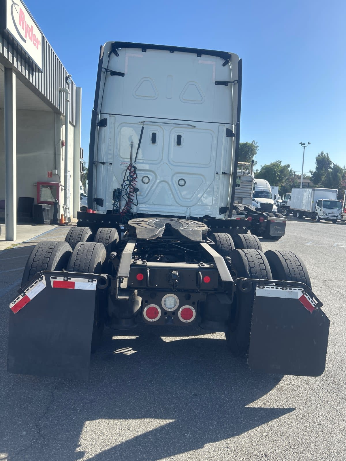 2023 Freightliner Cascadia in Pomona, CA — photo 5