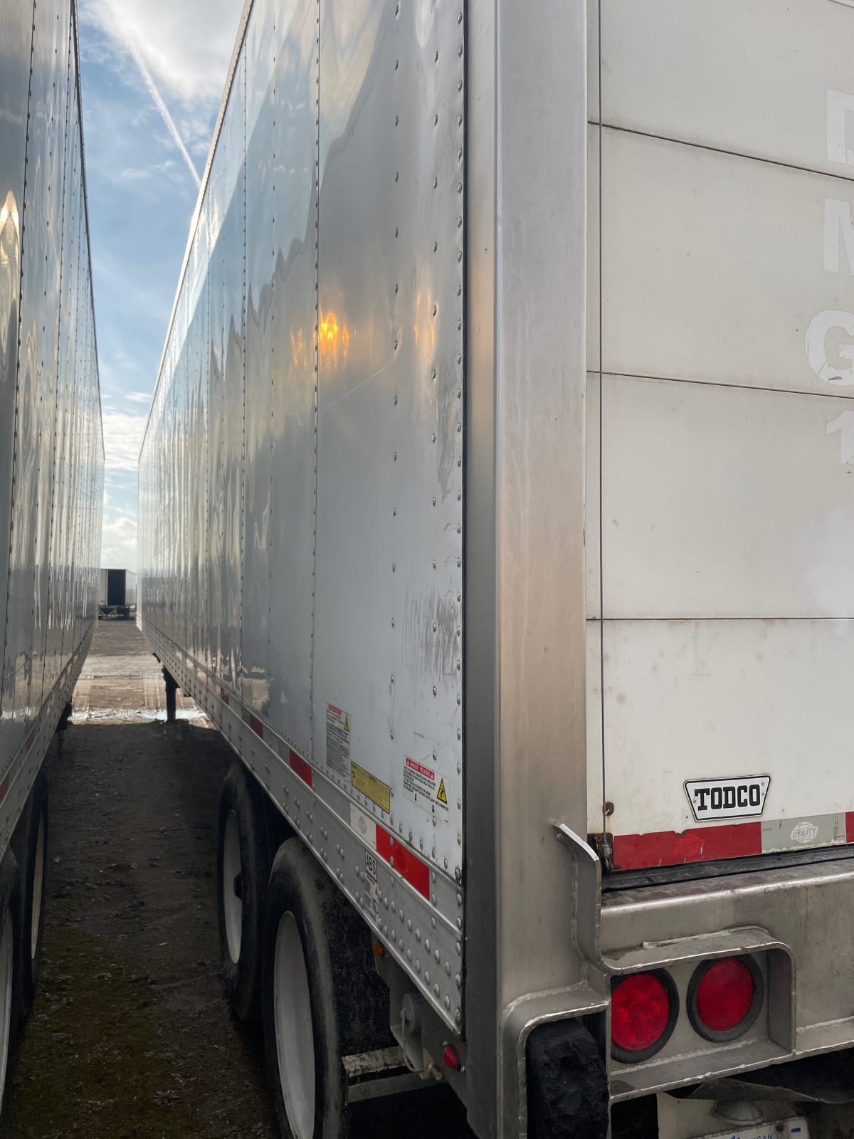 2012 Utility Trailers VS2RA 48/162/102 415152