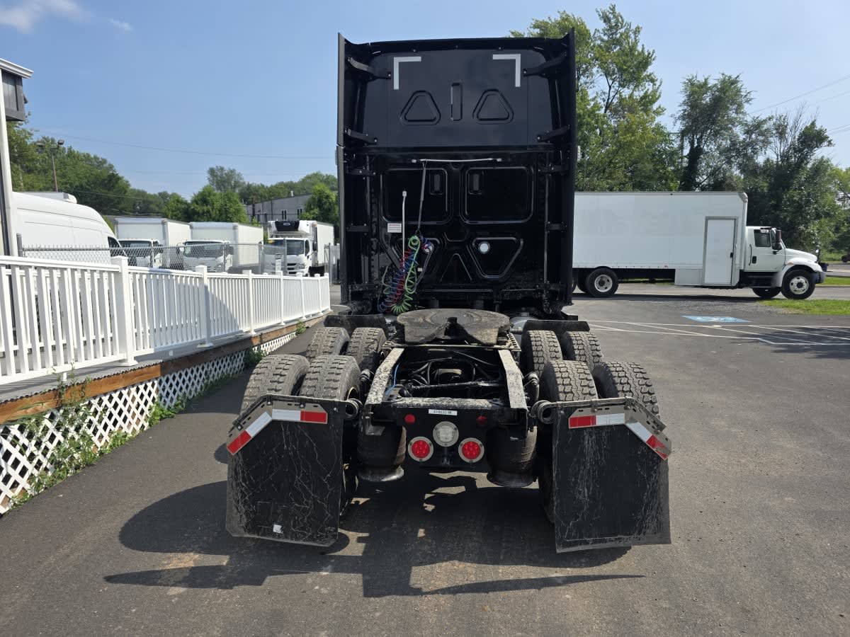 2023 Freightliner Cascadia in Bensalem, PA — photo 5