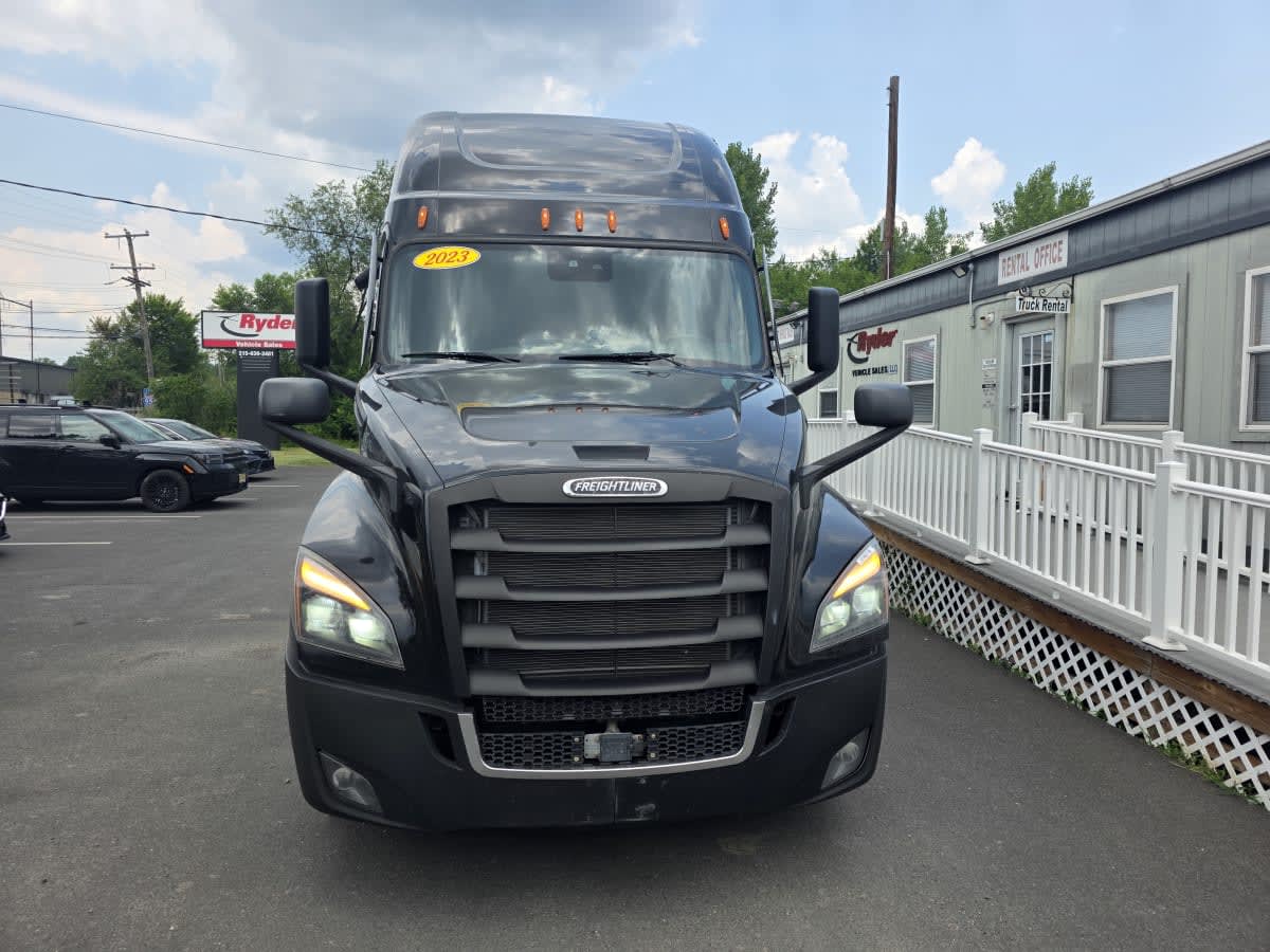 2023 Freightliner Cascadia in Bensalem, PA — photo 2
