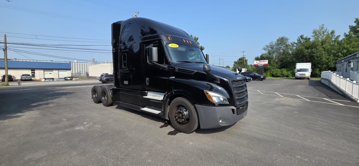 2023 Freightliner Cascadia in Bensalem, PA — photo 3