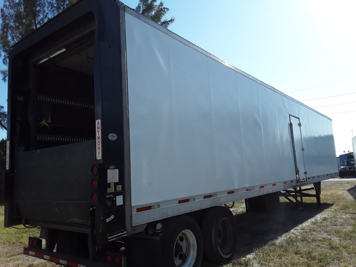 2011 Utility Trailers VS2D 48/162/102 463131