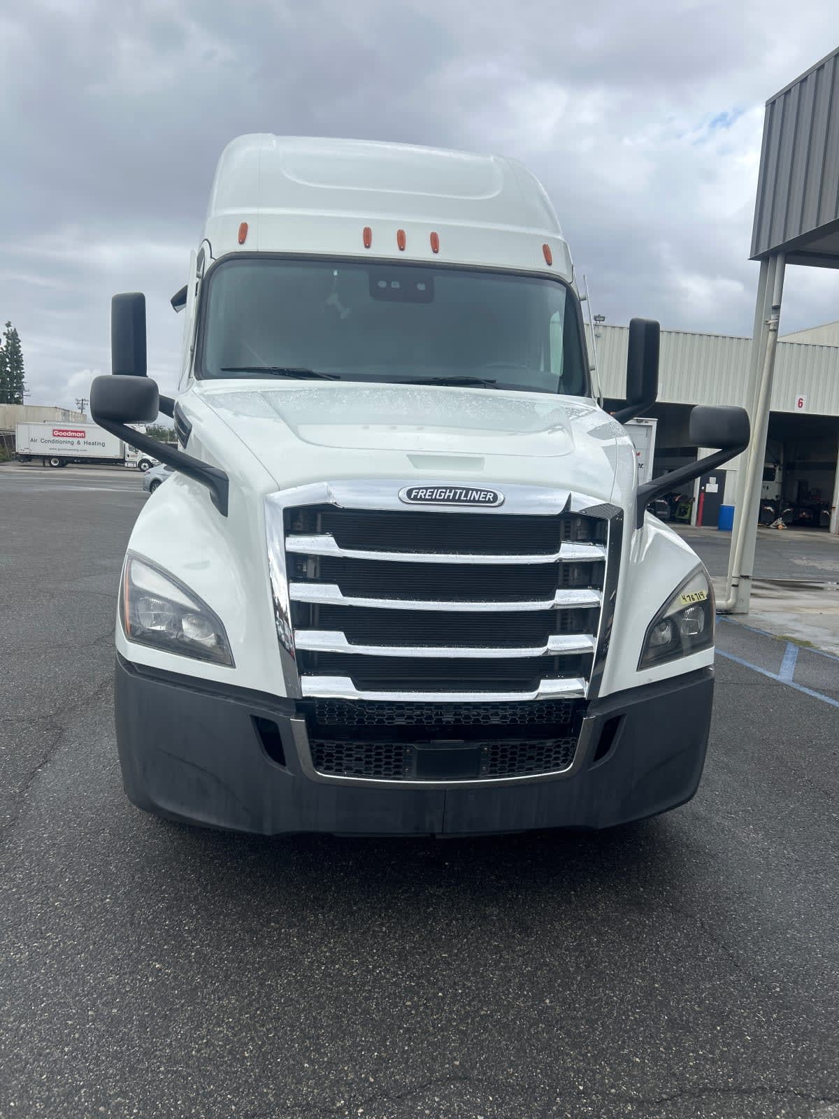 2023 Freightliner Cascadia in Pomona, CA — photo 2