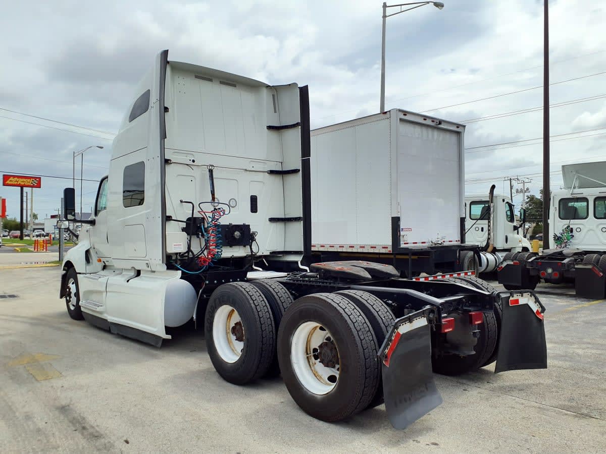 2023 International LT in Miami, FL — photo 6