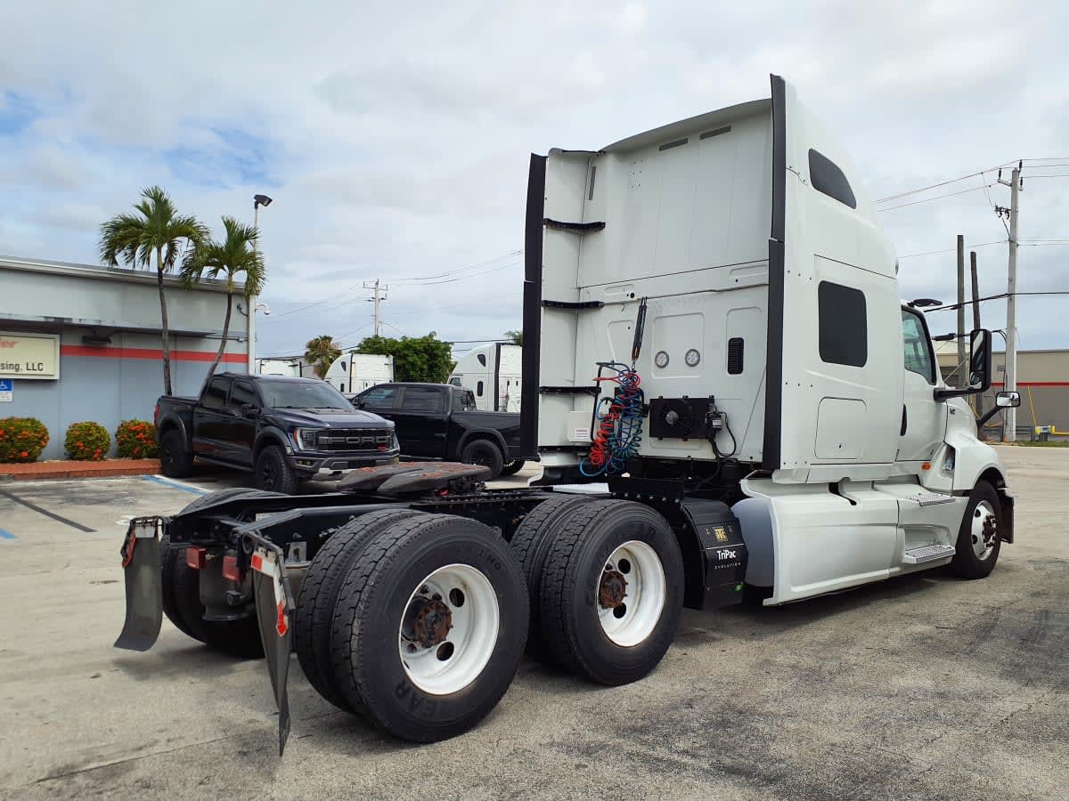2023 International LT in Miami, FL — photo 4