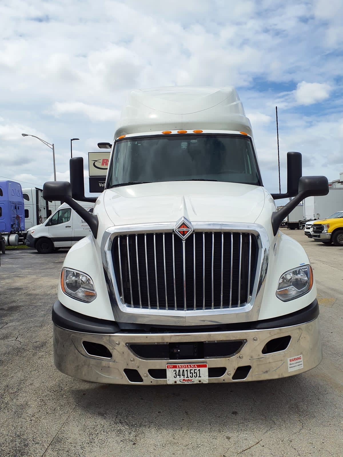 2023 International LT in Miami, FL — photo 2