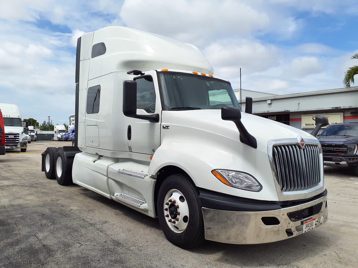 2023 International LT in Miami, FL — photo 3