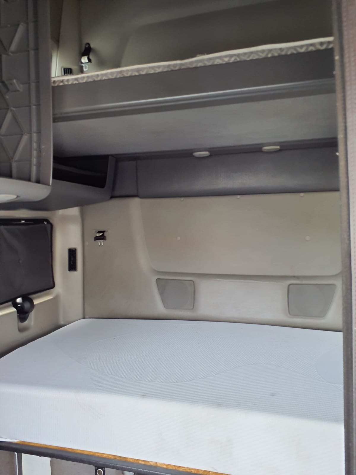2023 International LT in Miami, FL — photo 8