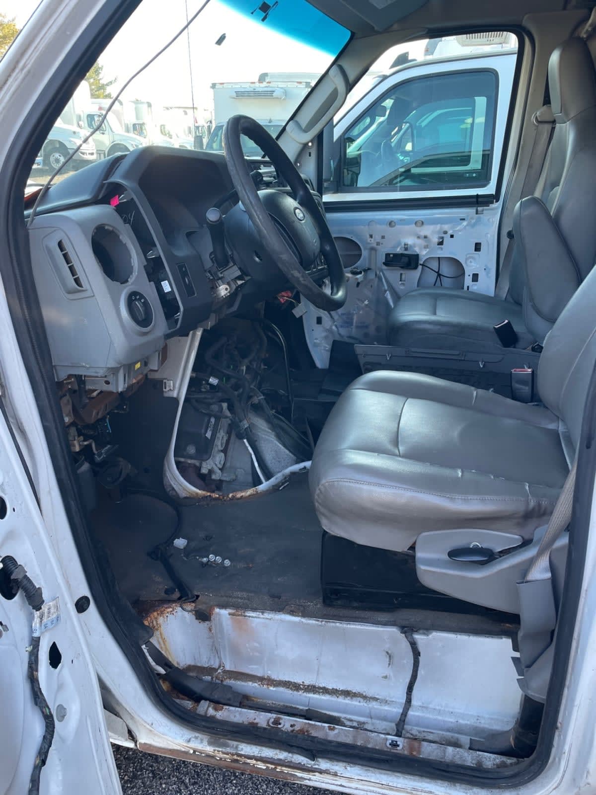 2012 Ford Motor Company E-250 ECONOLINE 490302