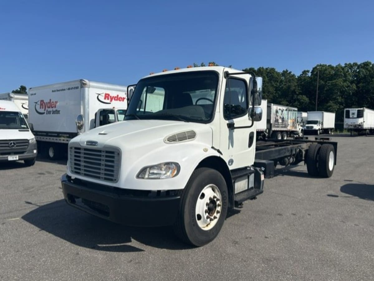2014 Freightliner M2 106 in Farmingdale, NY