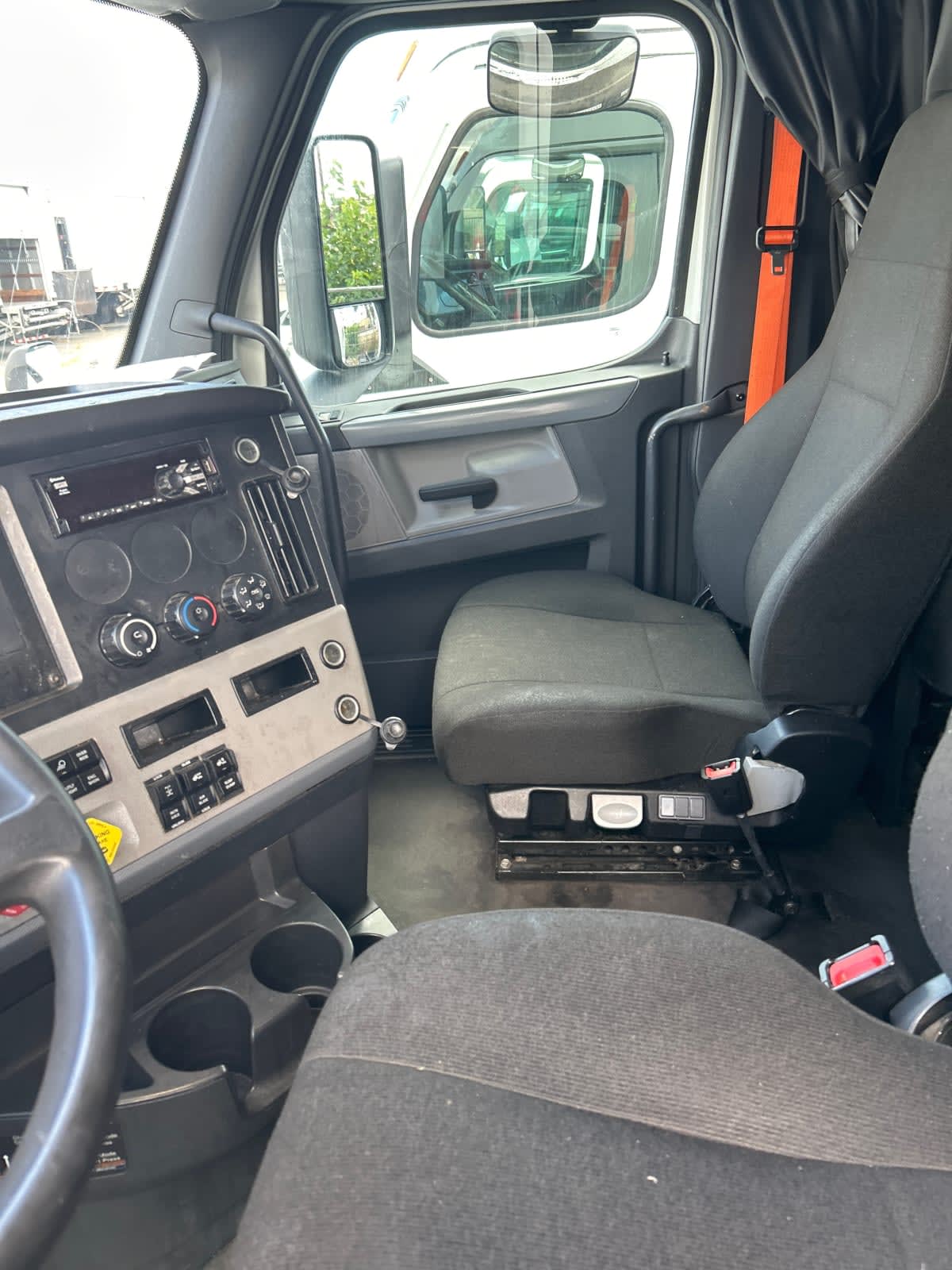 2021 Freightliner - image 7