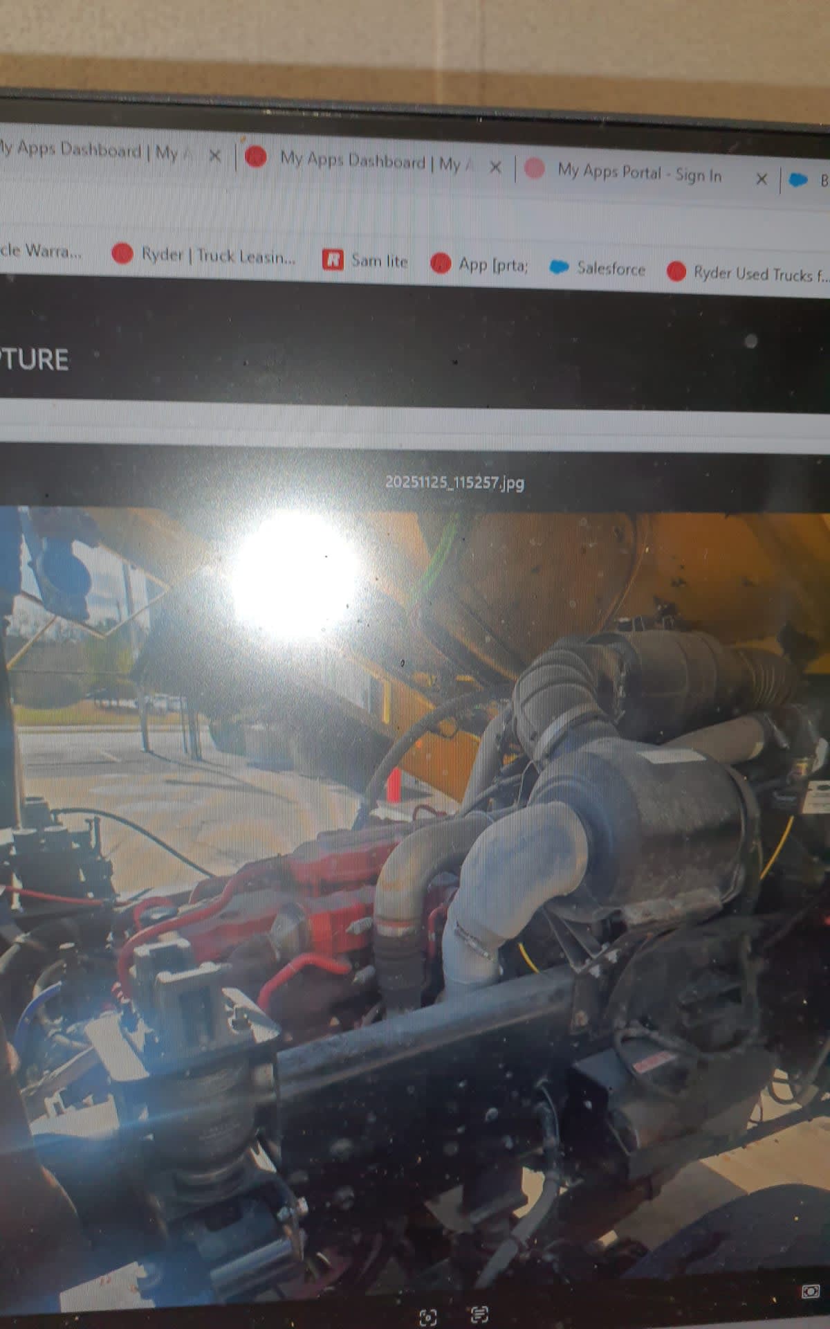 2021 Autocar - image 9