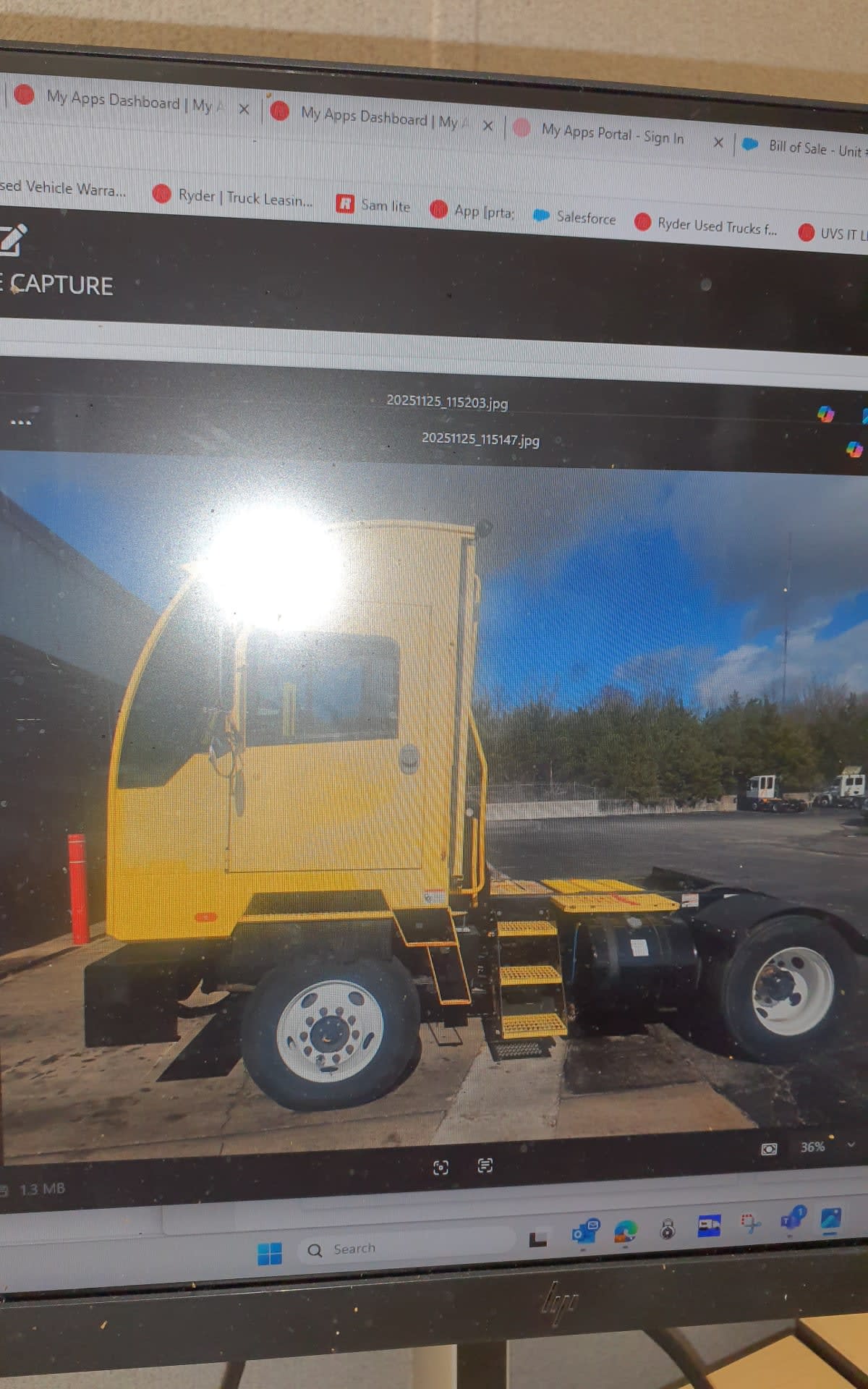 2021 Autocar - image 10