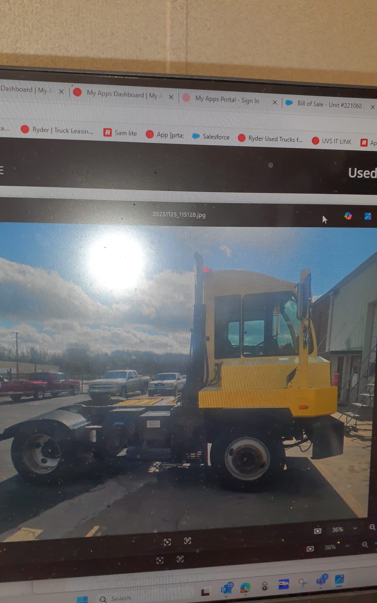 2021 Autocar - image 11