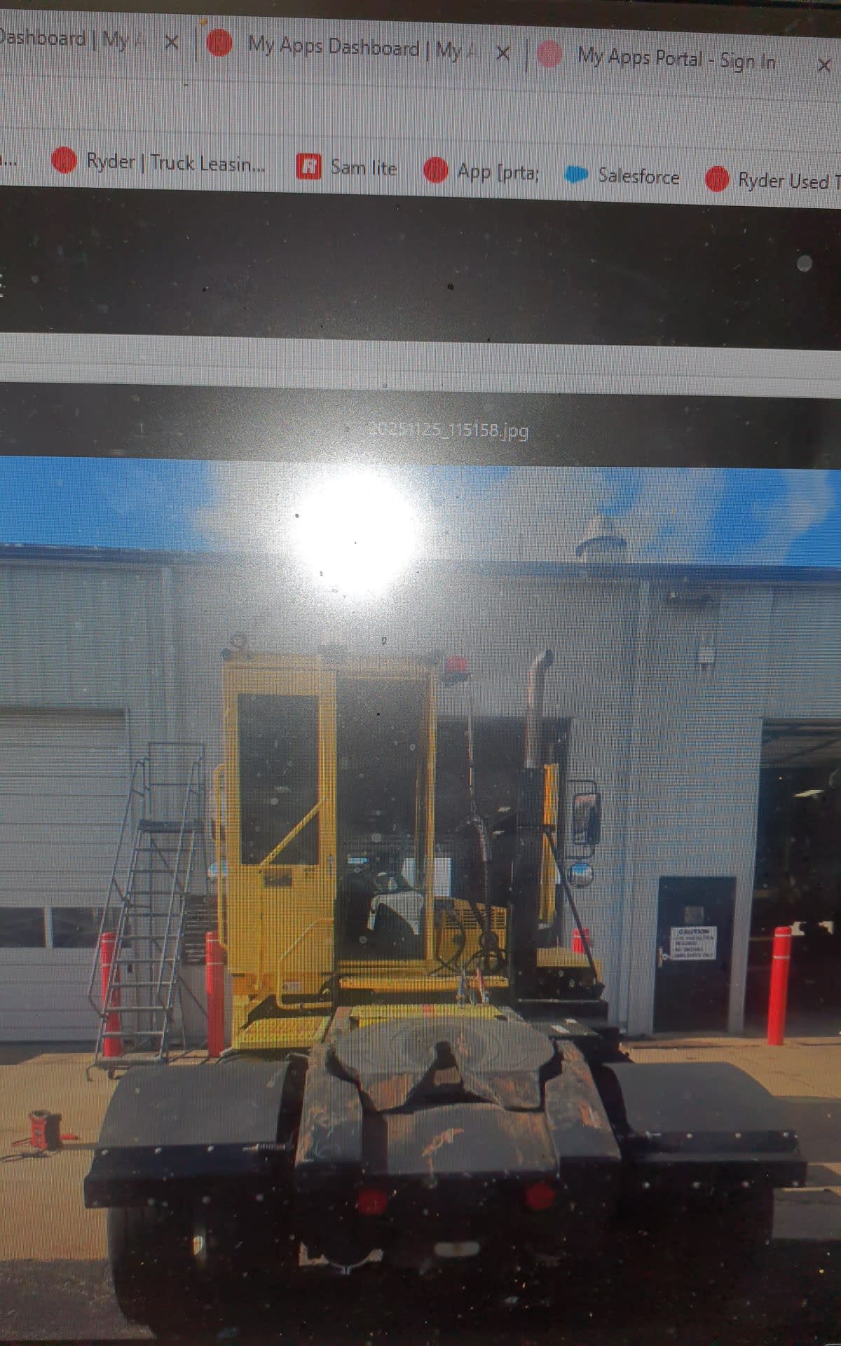 2021 Autocar - image 5