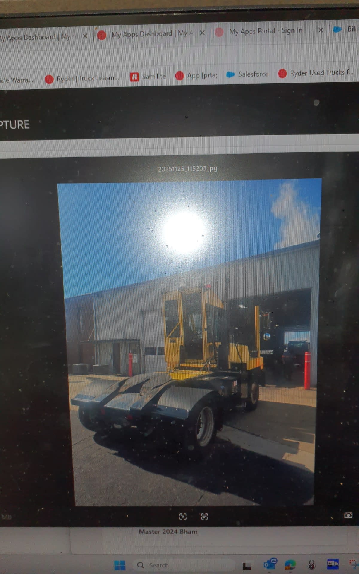 2021 Autocar - image 6