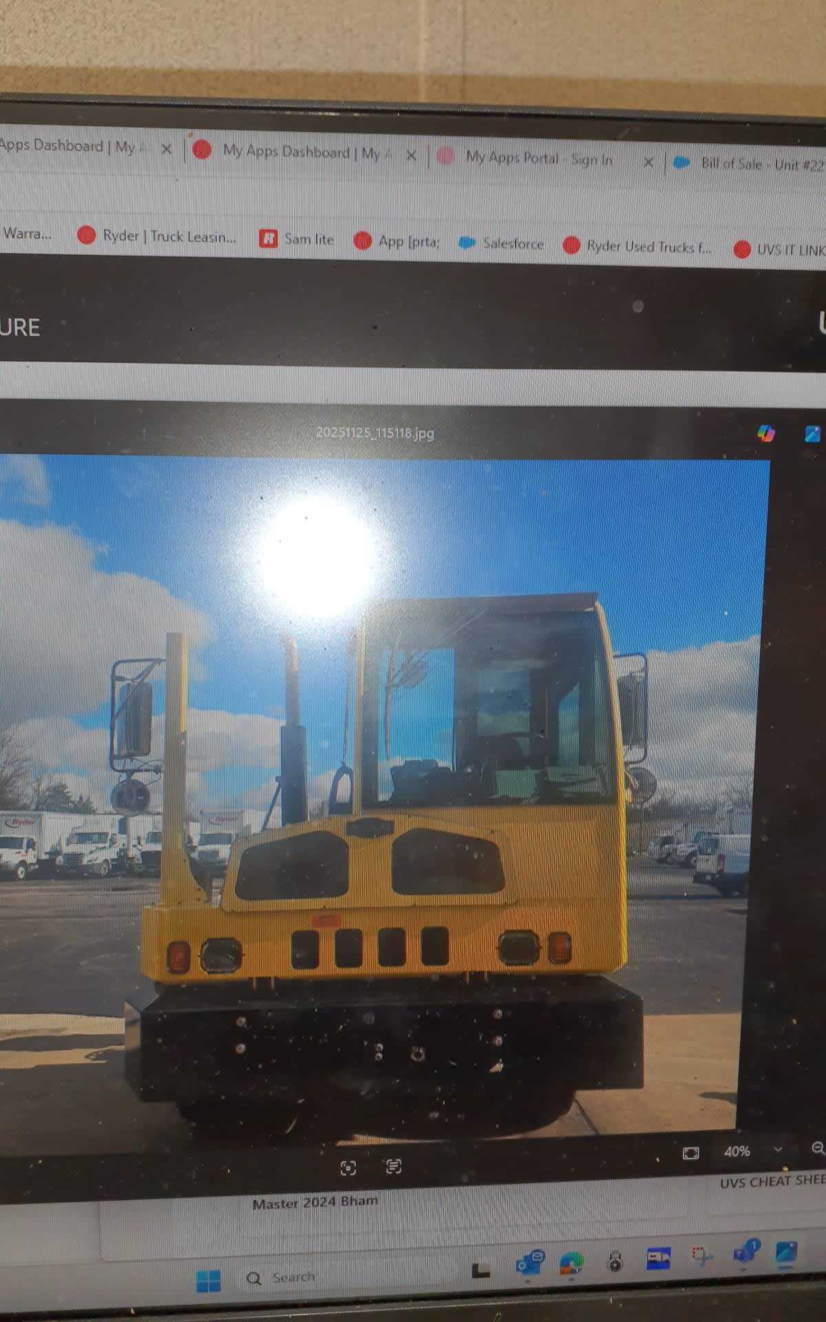 2021 Autocar - image 2