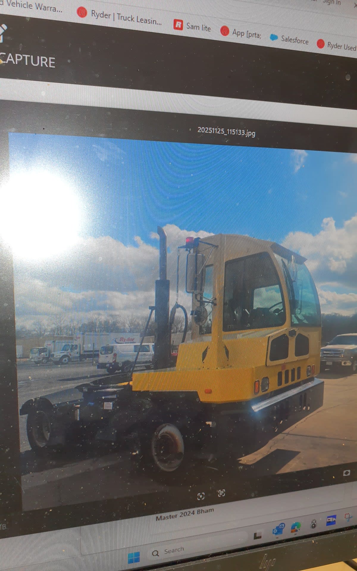 2021 Autocar - image 3