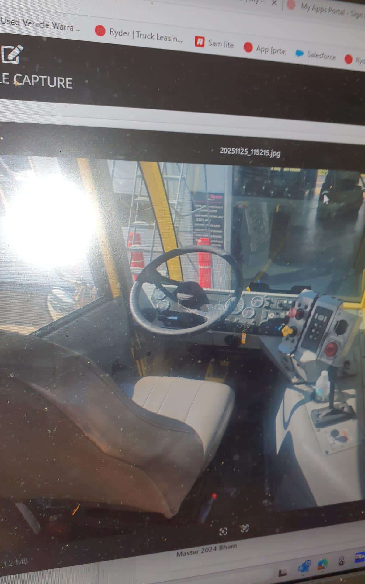 2021 Autocar - image 7