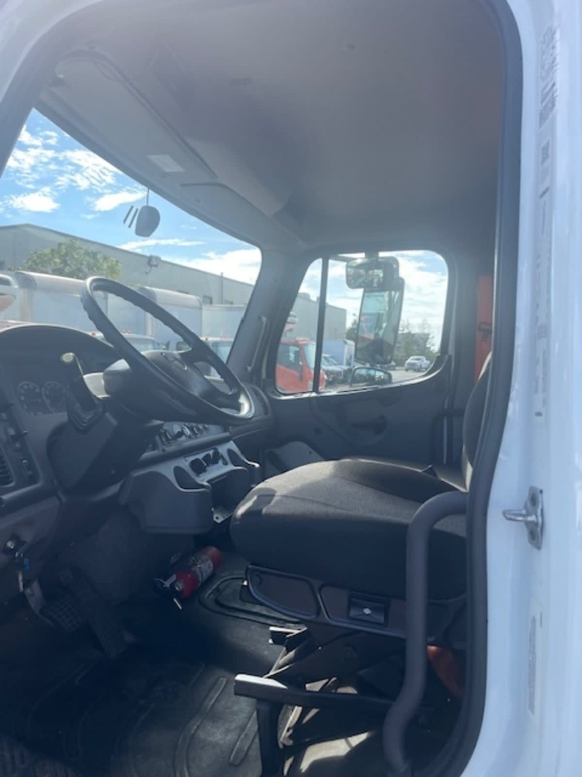 2021 Freightliner/Mercedes M2 106 500825