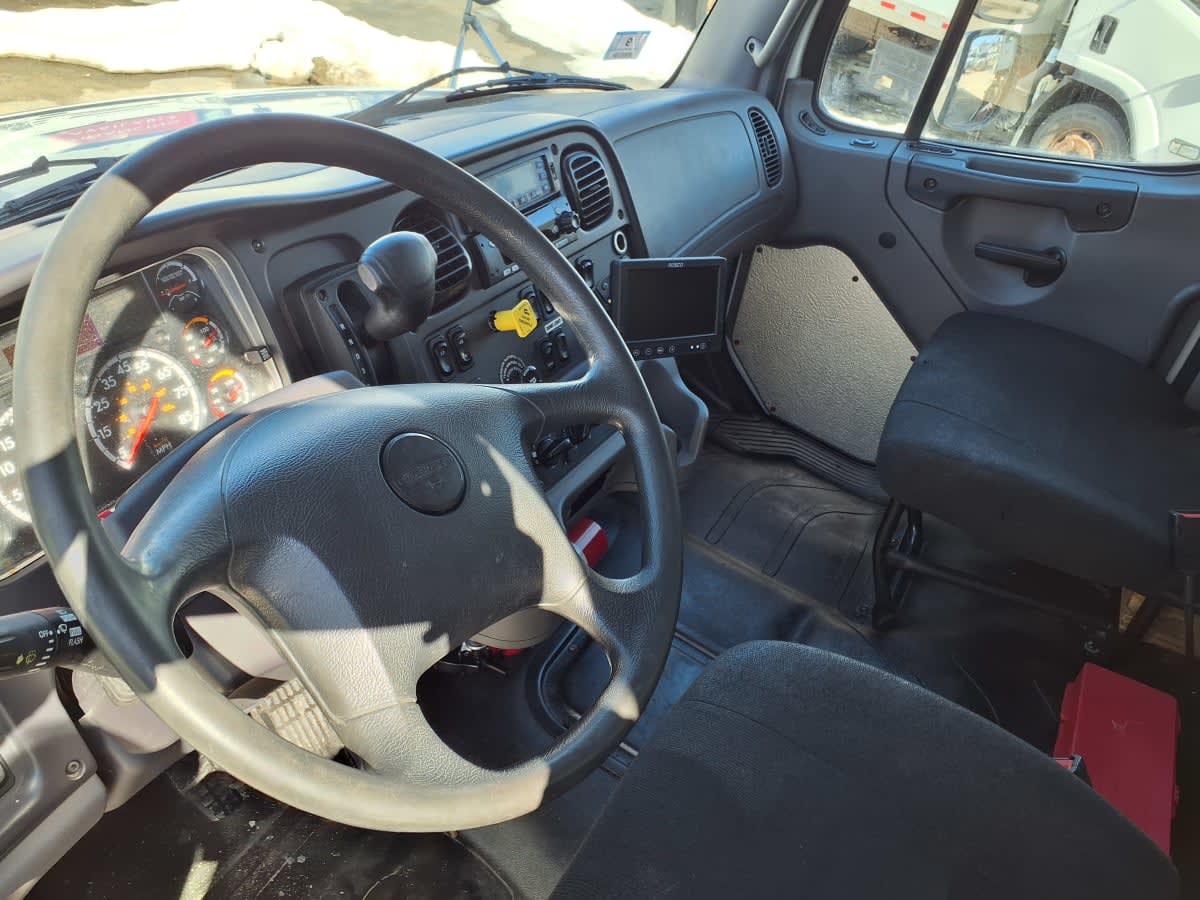 2021 Freightliner/Mercedes M2 106 501127