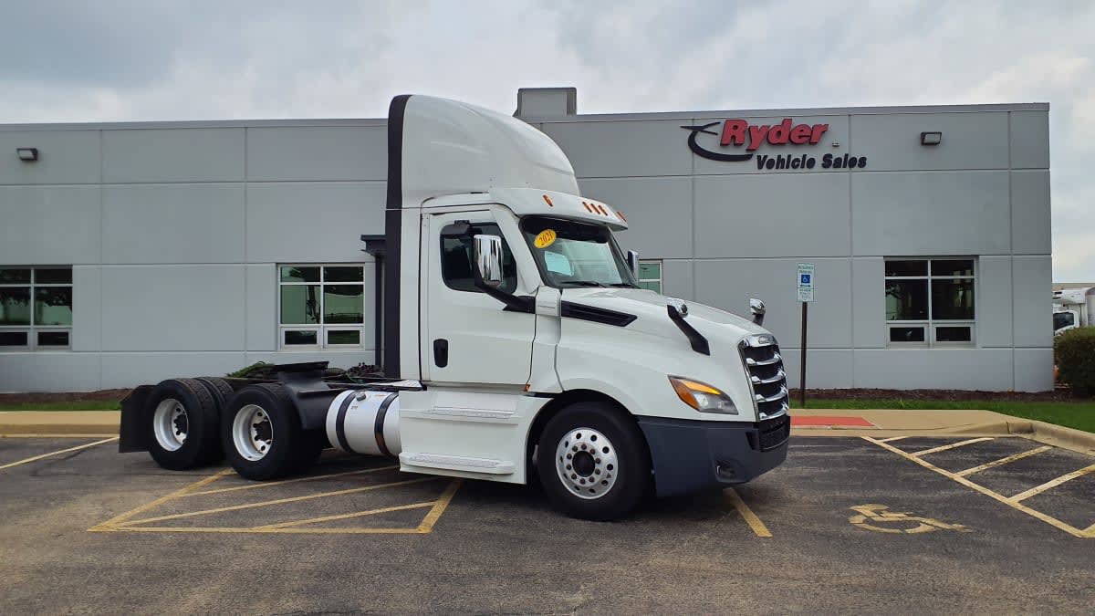 2021 Freightliner Cascadia in Bolingbrook, IL — photo 3