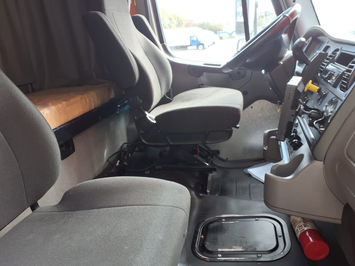 2021 Freightliner/Mercedes M2 106 505192