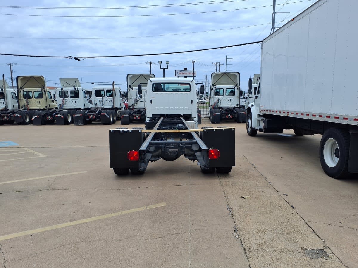 2021 Freightliner M2 106 in Dallas, TX — photo 8
