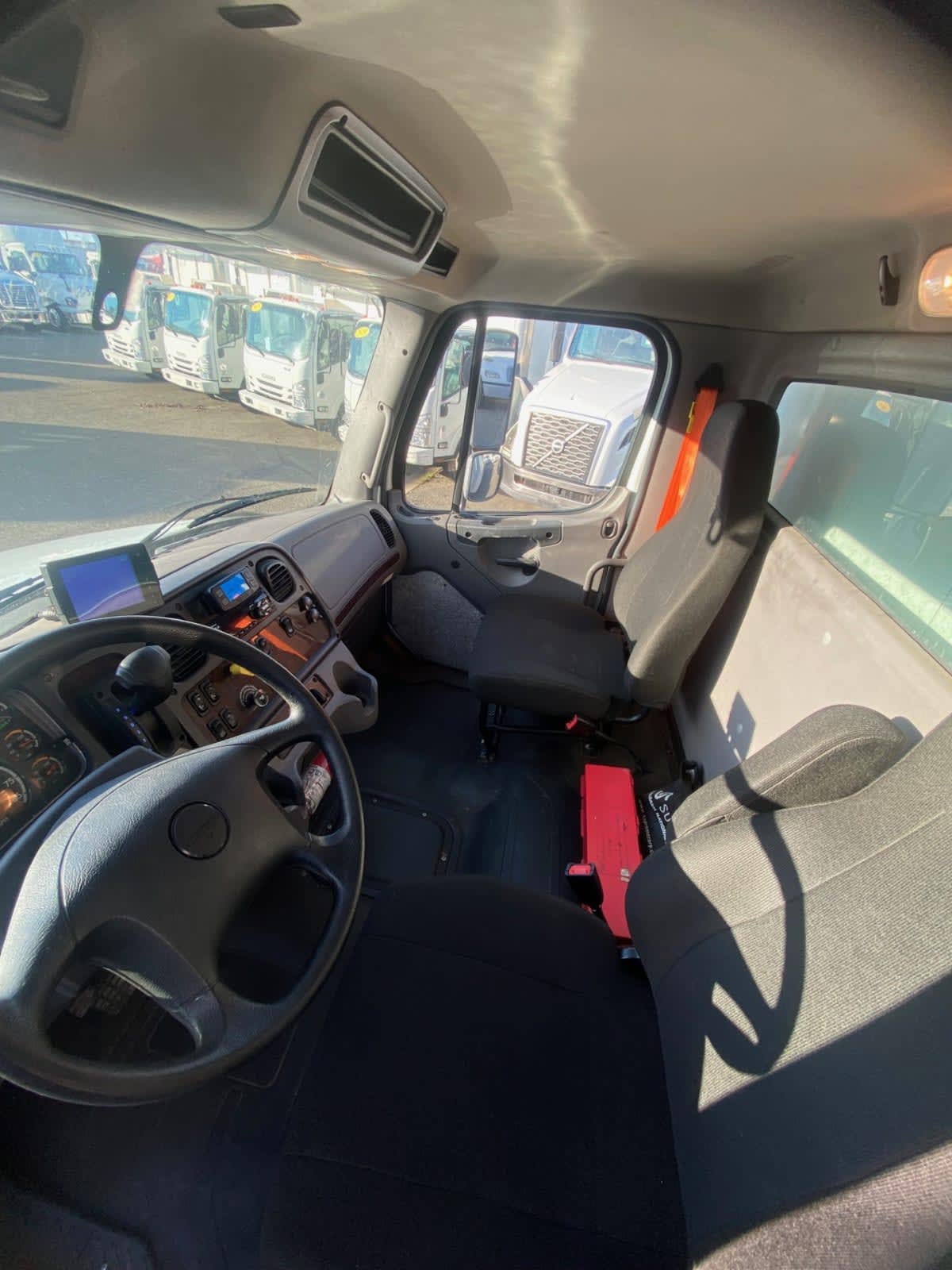 2022 Freightliner/Mercedes M2 106 507233