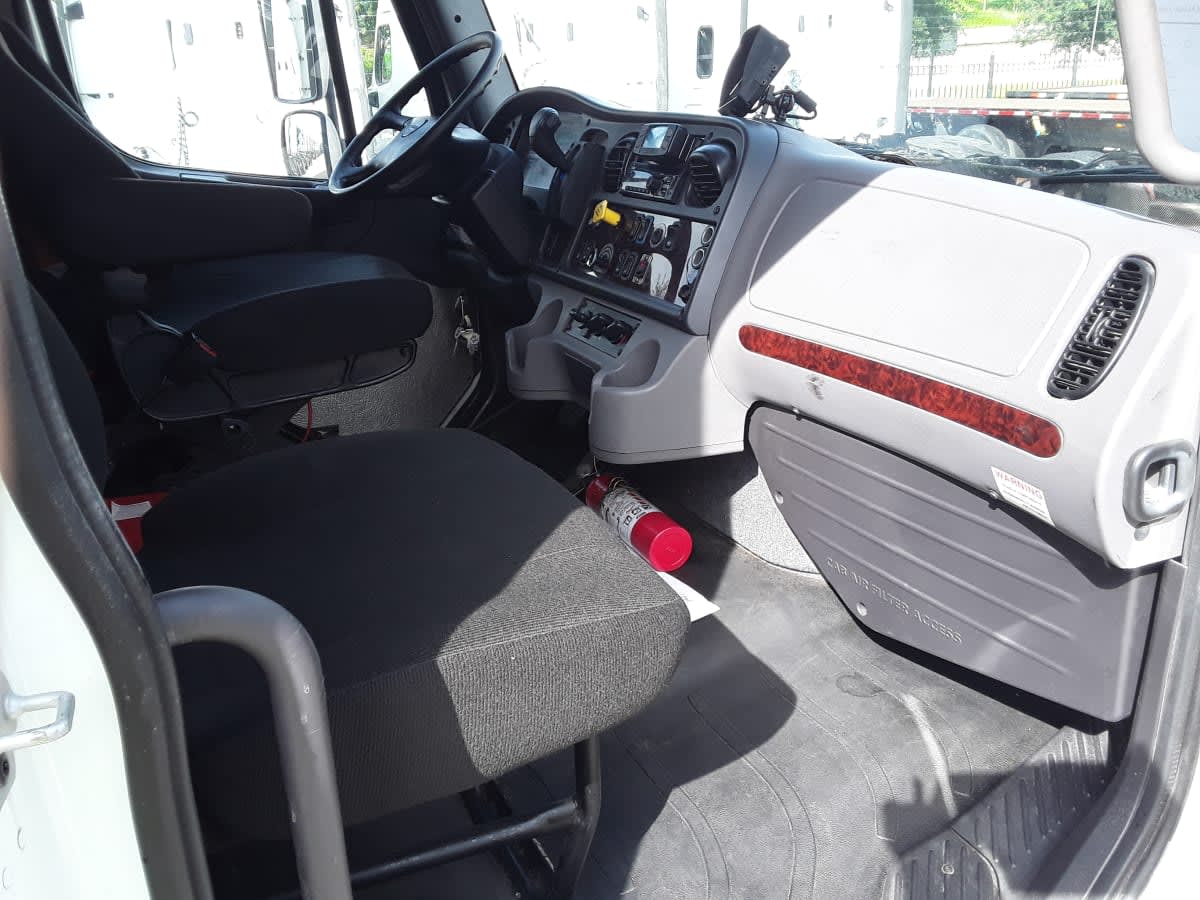 2022 Freightliner M2 106 507382