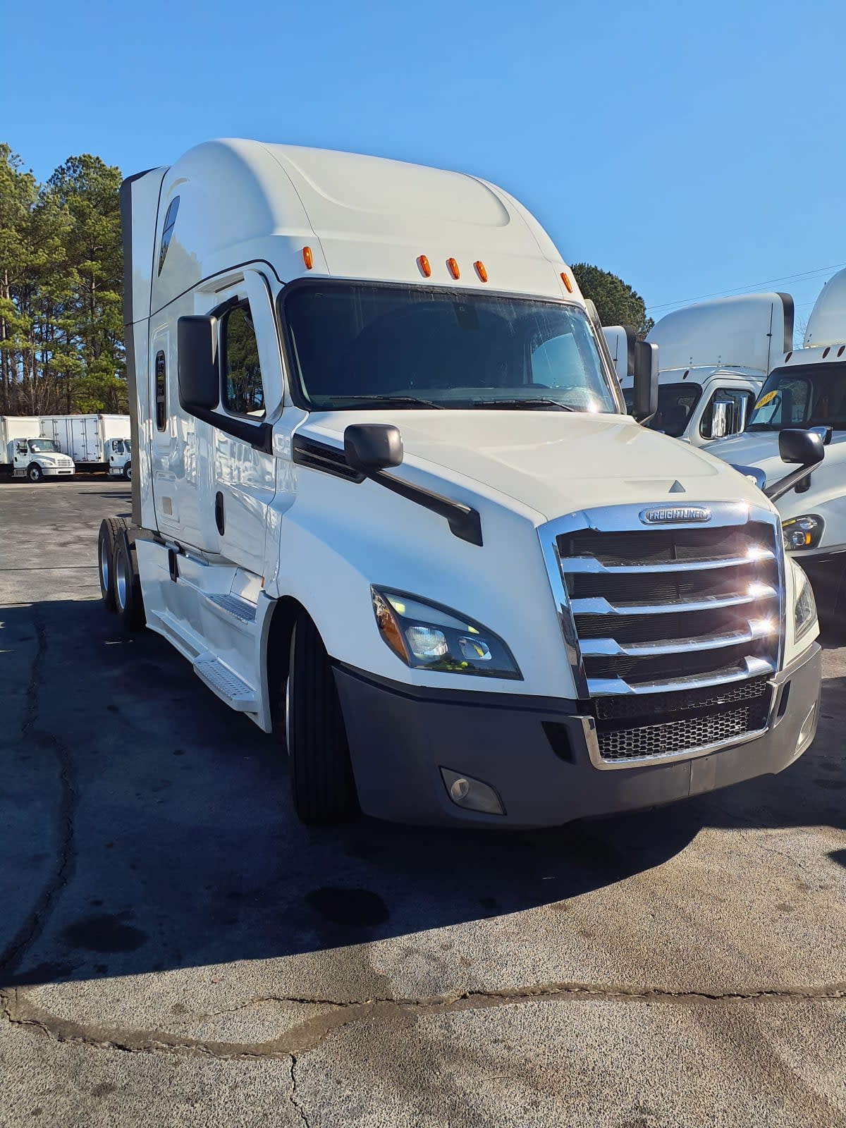2021 Freightliner - image 3